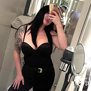 In Mönchengladbach bietet Tiffany Top als Escort intime Freizeitbeziehungen und exklusiven Bi Service für Frauen